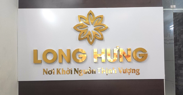 Mẫu bảng hiệu alu trong nhà sang trọng