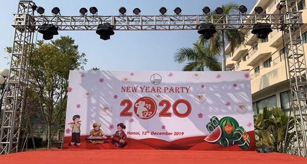 Mẫu backdrop sự kiện ngoài trời hoành tráng