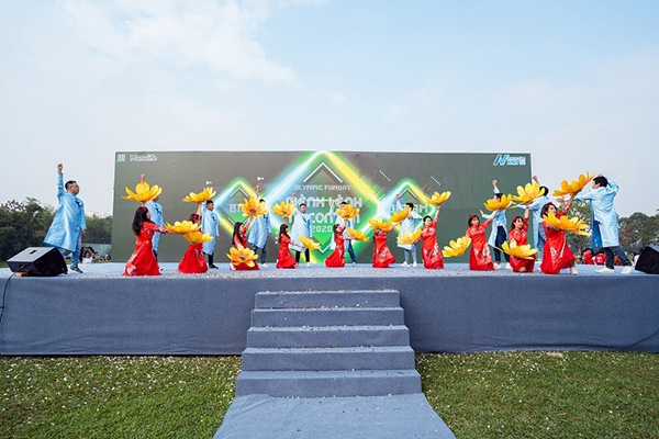 Mẫu backdrop sự kiện sân khấu ca nhạc ngoài trời