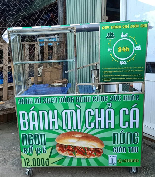 Mẫu bảng hiệu bánh mì chả cá cho xe đẩy
