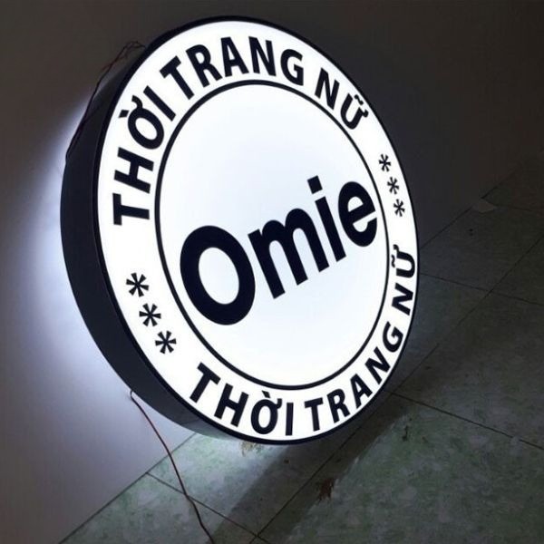 Mẫu biển vẫy shop quần áo đẹp