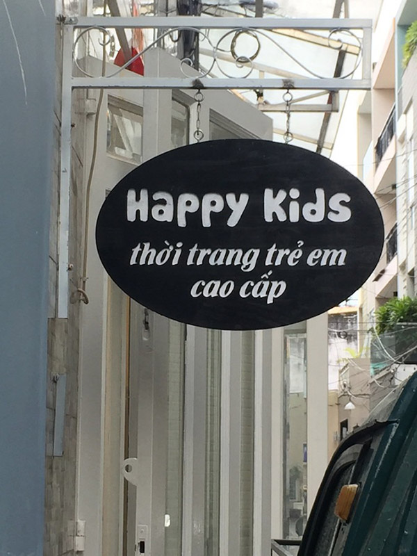 Mẫu biển vẫy shop quần áo trẻ em cao cấp