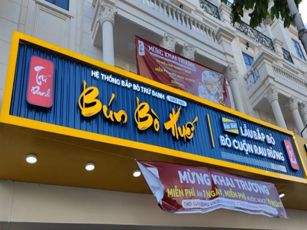 L&agrave;m bảng hiệu chữ nổi T&ocirc;n s&oacute;ng qu&aacute;n b&uacute;n b&ograve;