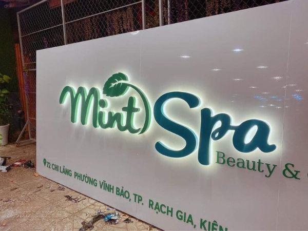 L&agrave;m bảng hiệu mica hắt s&aacute;ng ch&acirc;n đ&egrave;n LED gi&aacute; rẻ