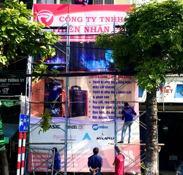 Sữa chữa bảng hiệu bạt Hiflex