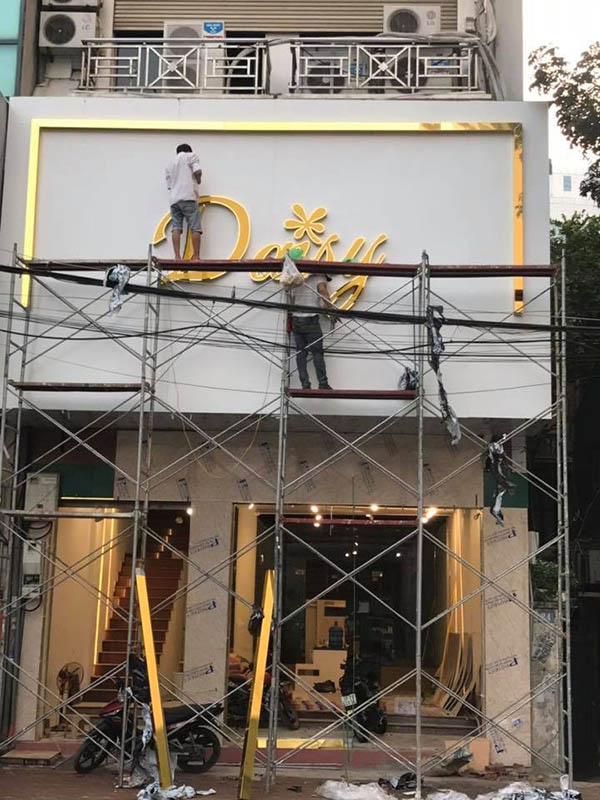 Sửa chữa bảng hiệu chữ nổi