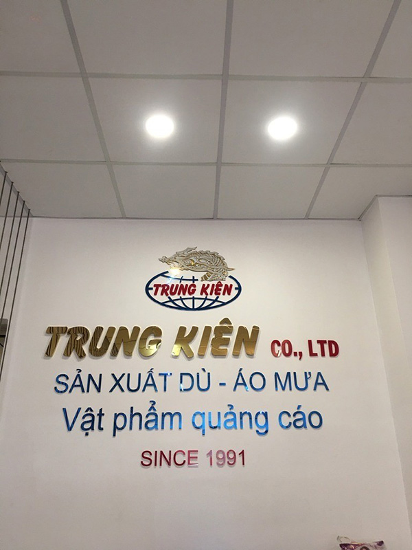 Mẫu backdrop công ty chữ nổi inox đẹp