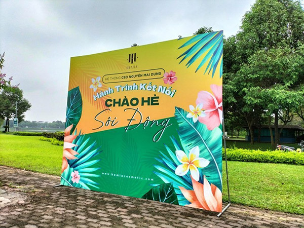 Mẫu backdrop di động hành trình kết nối mùa hè