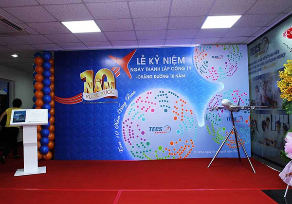Mẫu backdrop hiflex kỷ niệm thành lập công ty