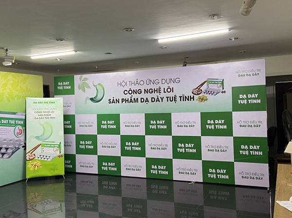 Mẫu backdrop hiflex hội thảo ứng dụng