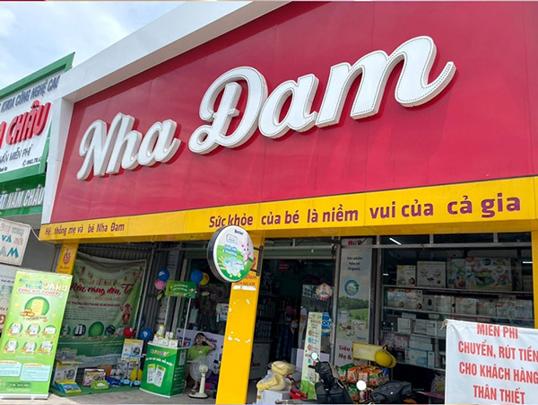 Bảng hiệu shop mẹ v&agrave; b&eacute; Anh Đam