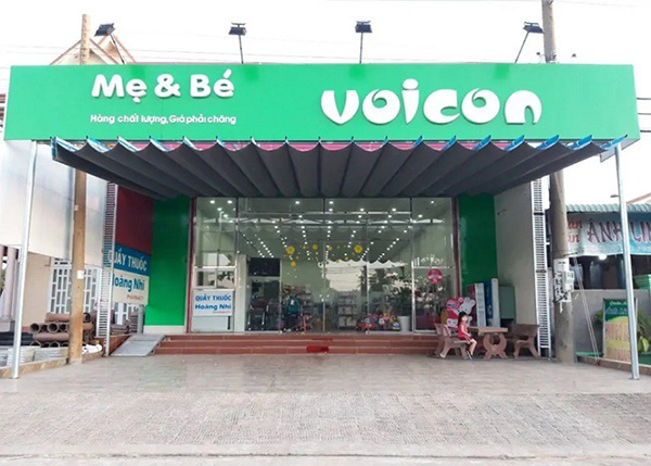 Bảng hiệu mẹ v&agrave; b&eacute; cửa h&agrave;ng VoiCon