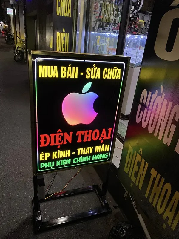 Mẫu biển vẫy quảng cáo điện thoại LED đứng