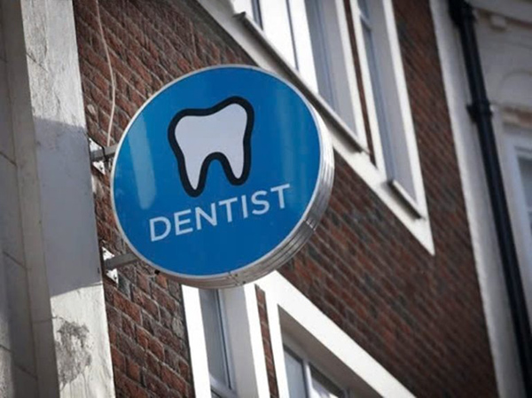 Mẫu biển vẫy nha khoa treo tường đẹp, độc đáo