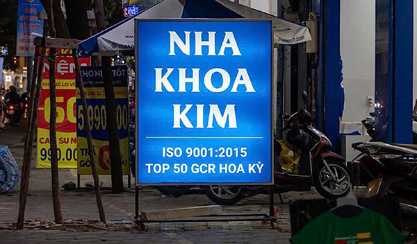 Biển vẫy phòng khám nha khoa Kim