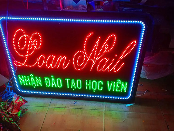 L&agrave;m biển LED vẫy tiệm nail gi&aacute; rẻ