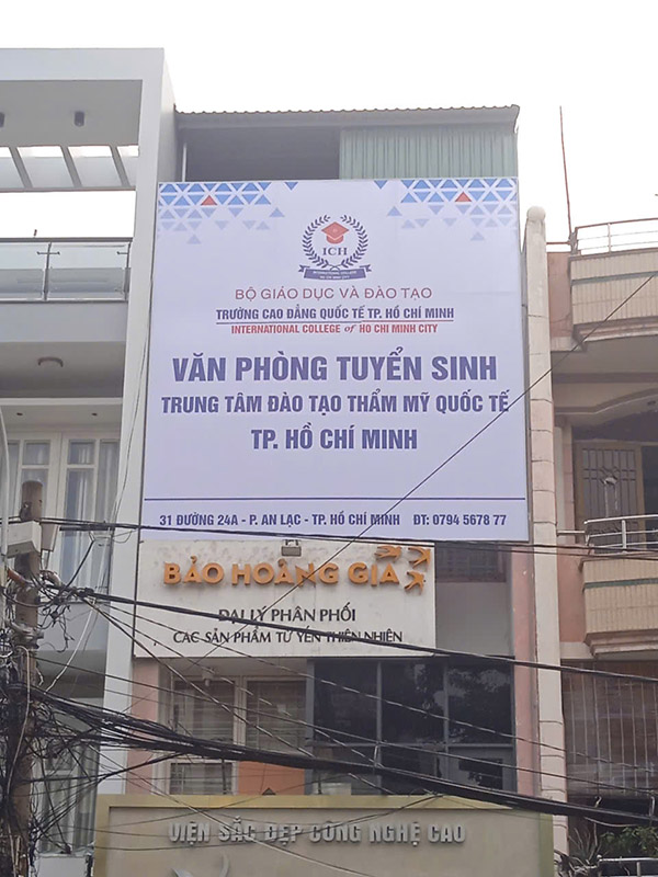 Làm bảng hiệu hiflex không đèn văn phòng tuyển sinh