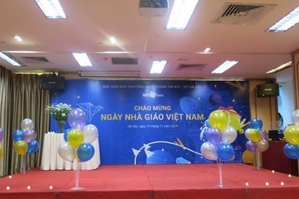 Mẫu backdrop 20/11 học viện đào tạo công nghệ