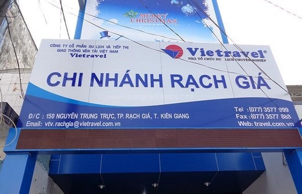 Thi c&ocirc;ng bảng hiệu Alu d&aacute;n decal gi&aacute; rẻ