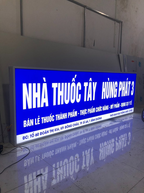 Mẫu biển quảng cáo nhà thuốc tây in bạt Hiflex hộp đèn