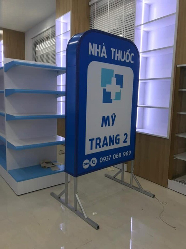 Mẫu biển vẫy quầy thuốc tây đẹp, thu hút