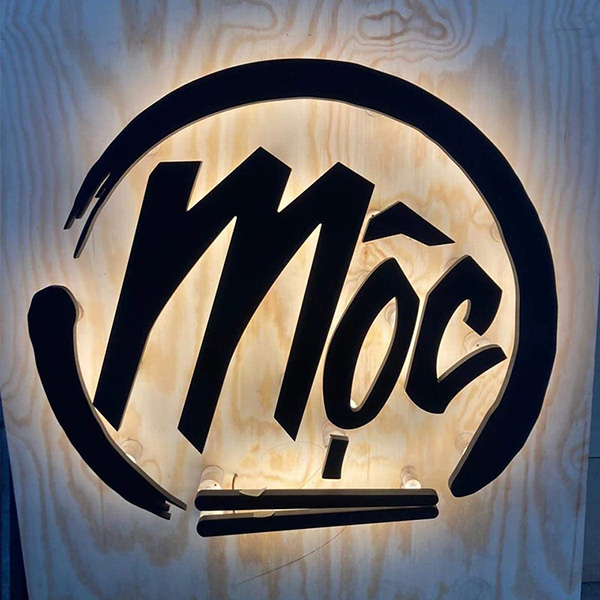 Gia công logo chữ inox đen Mộc