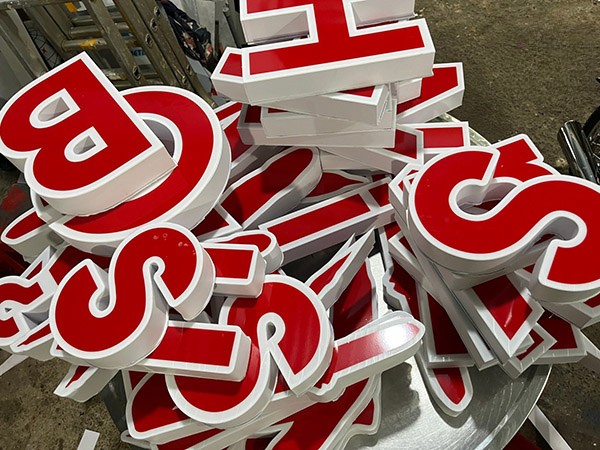 Chữ mica chân fomex giá rẻ