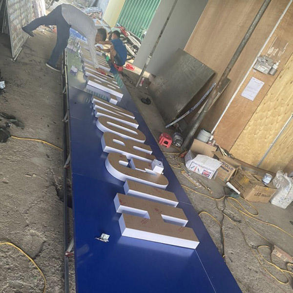 Làm chữ mica chân fomex giá rẻ tại TPHCM