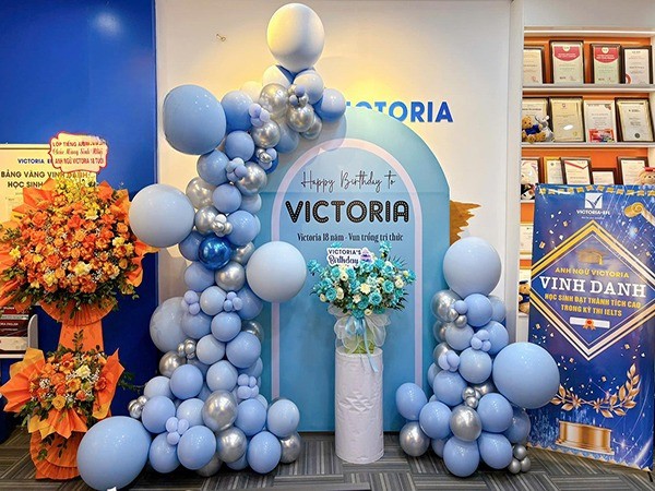 Mẫu backdrop sinh nhật công ty Victoria