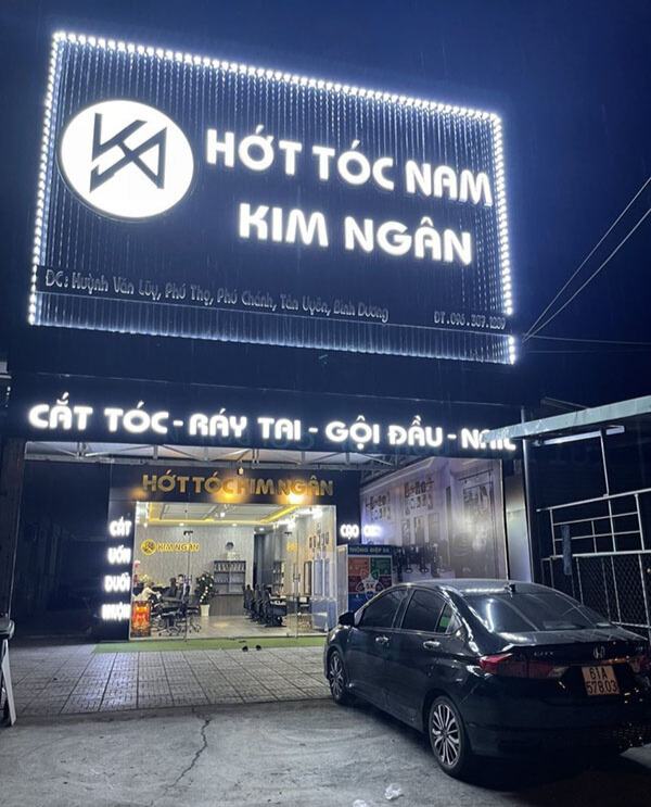 Mẫu bảng hiệu hớt t&oacute;c nam đ&egrave;n LED
