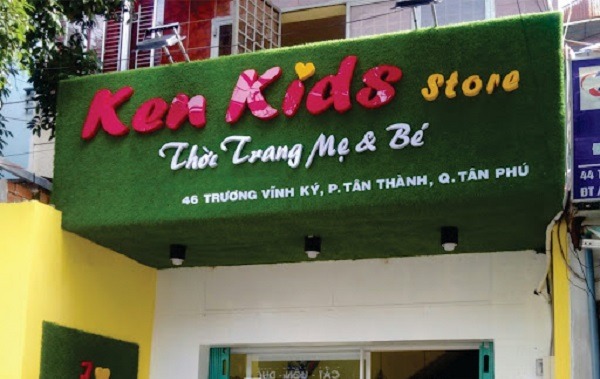 Mẫu bảng hiệu cỏ nhân tạo cửa hàng thời trang
