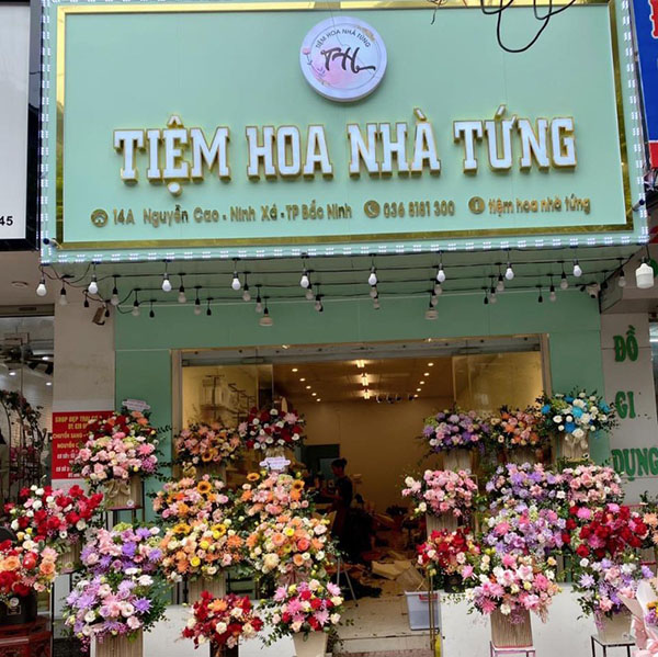 Trang tr&iacute; bảng hiệu shop hoa tươi đẹp, thu h&uacute;t