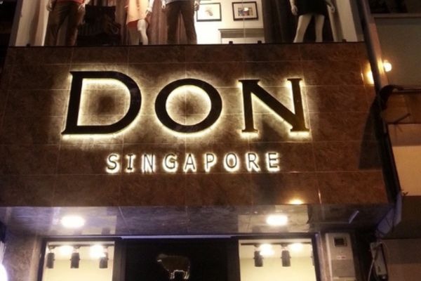 Mẫu bảng hiệu shop quần áo nam sang trọng