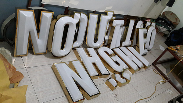 Mẫu chữ mica hút nổi viền Inox cao cấp