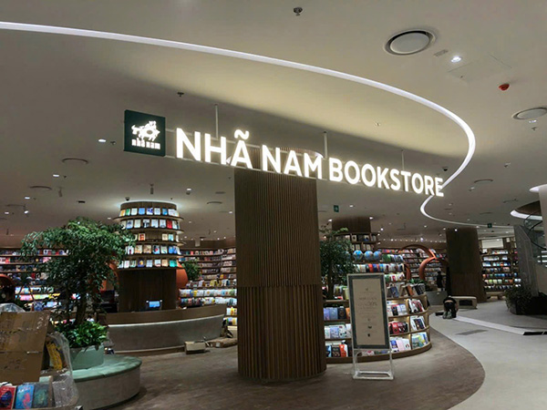 Mẫu chữ mica hút nổi đèn LED trại trung tâm thương mại