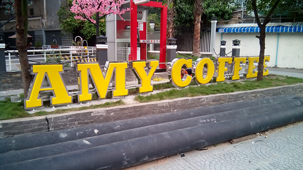 Mẫu chữ mica hút nổi quán Coffee Amy
