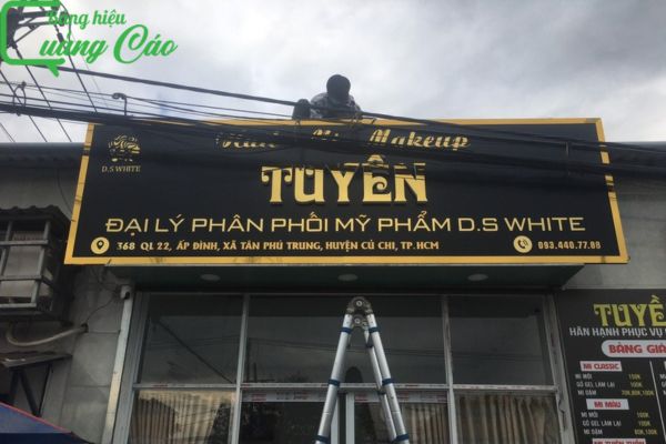 Bảng hiệu 3d bằng inox Tuyền