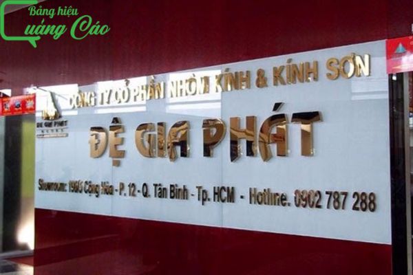 Bảng hiệu nhôm kính bằng mica Đệ Gia Phát