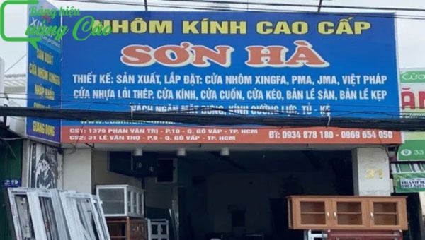 Bảng hiệu nhôm kính bằng bạt hiflex Sơn Hà