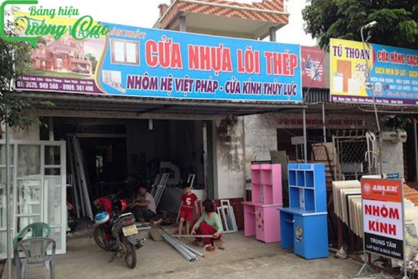 Bảng hiệu nhôm kính bằng bạt hiflex