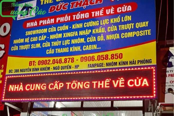 Bảng hiệu nhôm kính kết hợp đèn Led