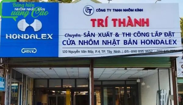 Bảng hiệu nhôm kính sinh động Trí Thành