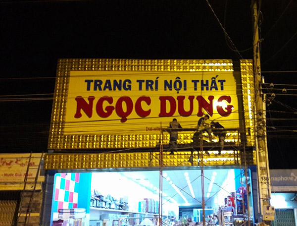 L&agrave;m bảng hiệu trang tr&iacute; nội thất Ngọc Dung