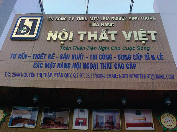 Mẫu bảng hiệu nội thật Việt giả gỗ độc đ&aacute;o, thu h&uacute;t