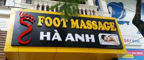 Thi c&ocirc;ng mặt dựng nền Alu cho tiệm massage
