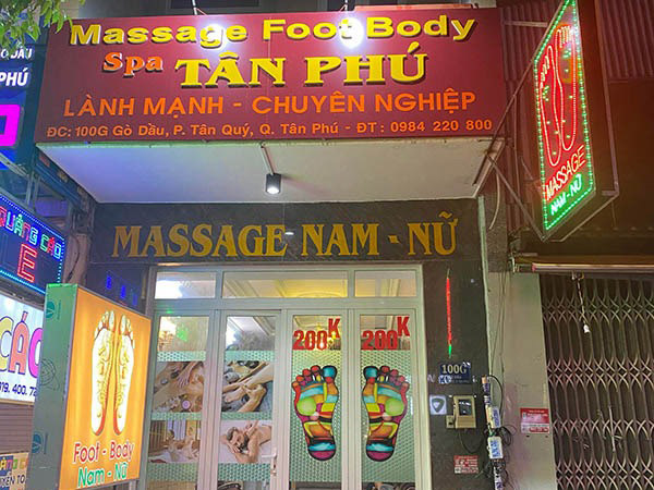 Mẫu biển quảng c&aacute;o massage foot body T&acirc;n Ph&uacute;