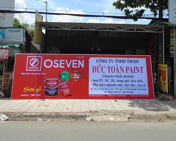 Lắp đặt bảng hiệu cửa h&agrave;ng sơn Đức To&agrave;n Paint