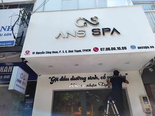 L&agrave;m bảng hiệu spa mặt dựng Alu trọn g&oacute;i