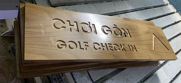 Bảng hiệu gỗ khắc ch&igrave;m