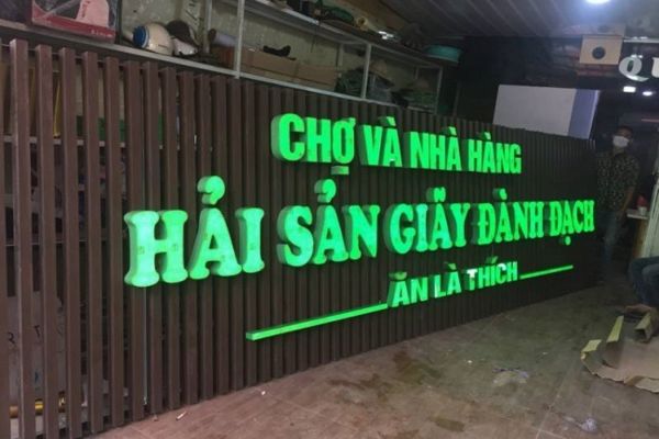 L&agrave;m bảng hiệu hộp đ&egrave;n LED tại quận T&acirc;n Ph&uacute;